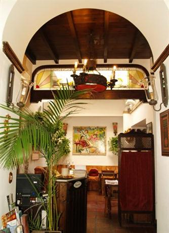 Lola Hotel