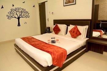 OYO Premium Near Sankat Mochan Mandir