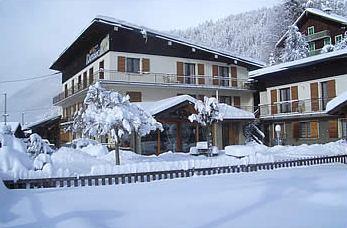 L Ours Blanc Hotel Morzine
