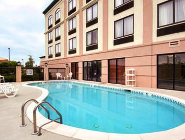 Wingate by Wyndham Savannah