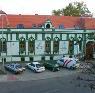 Tinodi Hotel es Etterem