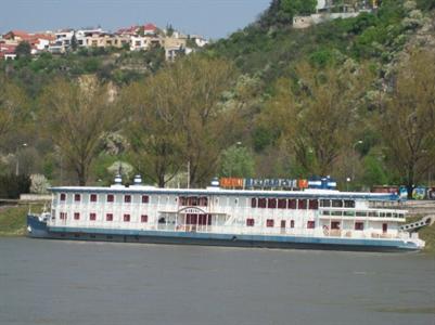 Botel Marina