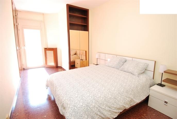 Sagrada Familia 8 people apartment