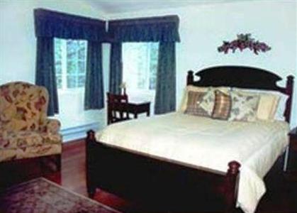 Oakwood Inn Bed and Breakfast