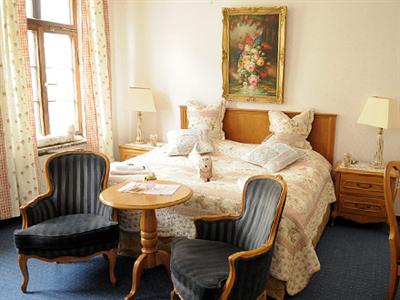 Zur Traube Hotel-Gasthaus-Sommergarten