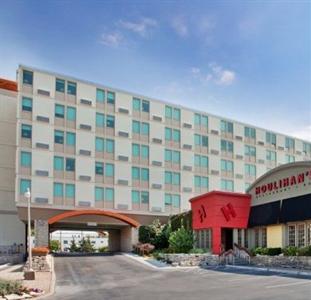 Holiday Inn Manhattan at The Campus