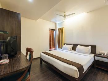 OYO Premium Mumbai International Airport 3