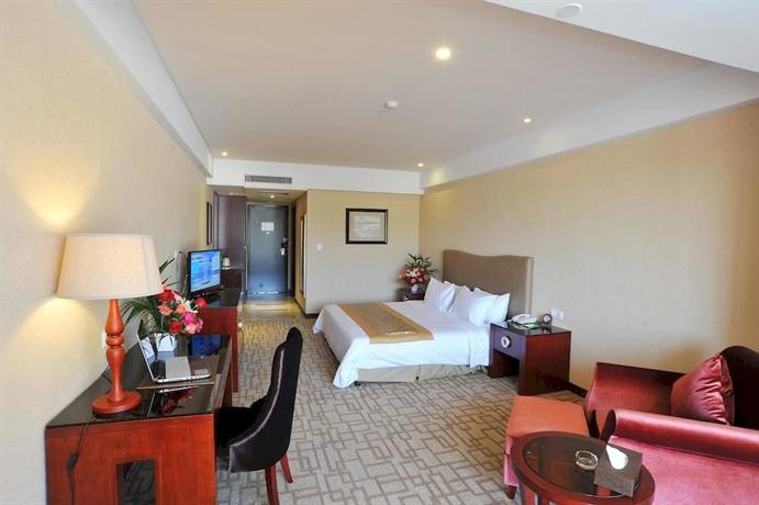 Yingshan Hongguang Bisheng Hot Spring Hotel
