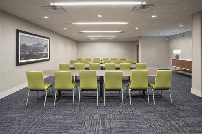 Holiday Inn Express & Suites OAKHURST-YOSEMITE PARK AREA