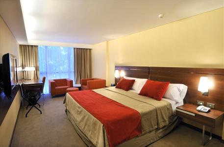 Howard Johnson La Canada Hotel & Suites