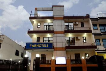 FabHotel Noida City Center 2
