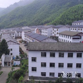 Sanqingshan Mountain Villa