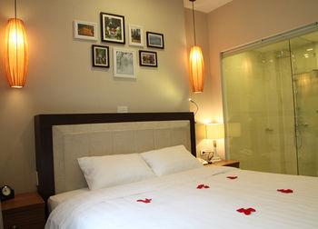 Golden Moon Suite Hotel