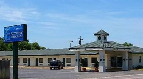 Pearsall Executive Inn & Suites