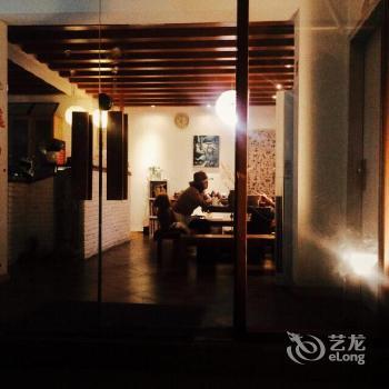 Lingyin Ferry Youth Hostel