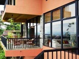 Sama House