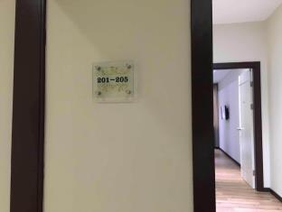 Qu Lin Resident