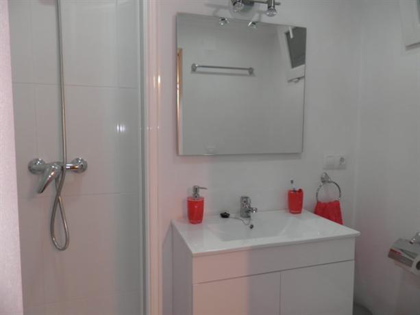 Homestay in Altozano-Conde Lumiares near Estadio Jose Rico Perez
