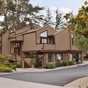 Howard Johnson Inn and Suites Monterey Pacific Grove