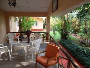 Gaily Green Hotel