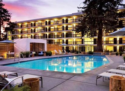 Hotel Paradox
