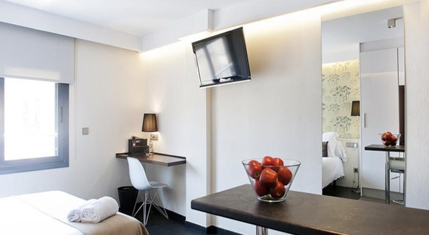 Barcelona Fifteen Luxury Hostel