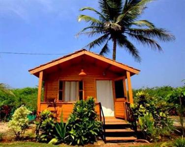 Pele's Windsong Wood Cottage on the beach
