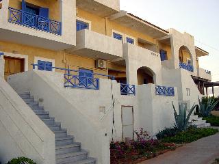 Mike's Beach Apartments & Studios