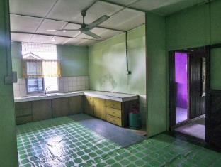 Sakura Tupong Guest House