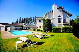 2 Br Apartment Full Kitchen Sleeps 6