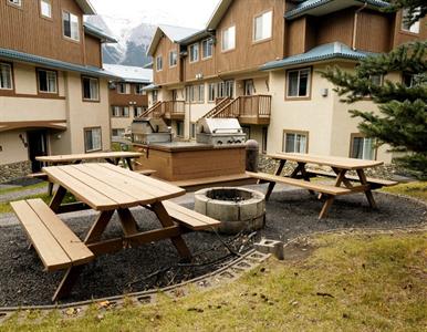 Banff Boundary Lodge