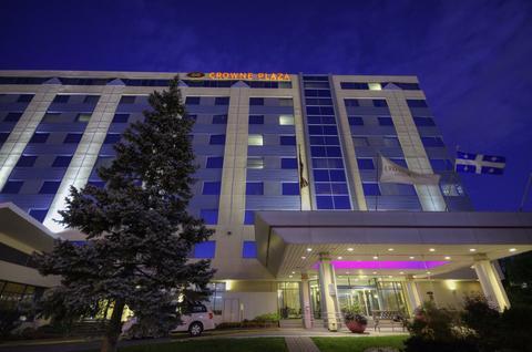 Crowne Plaza Hotel Montreal Airport