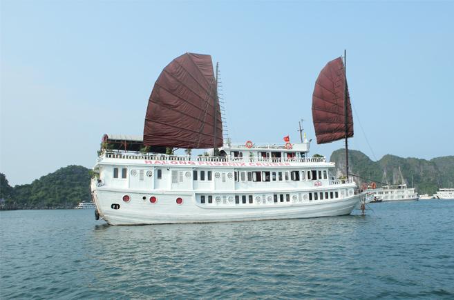 Halong Phoenix Cruiser