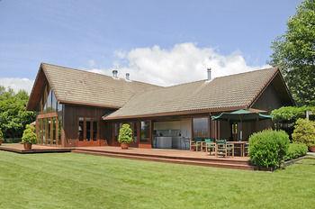 Wellesley Lodge Pukawa Bay