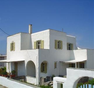 Ikia Studios & Apartments