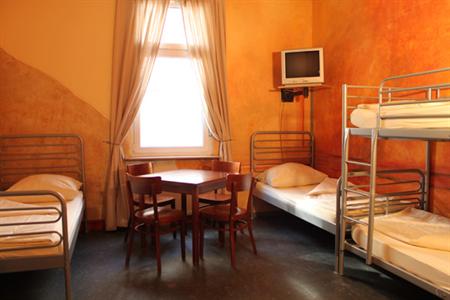 Alex 30 Hostel