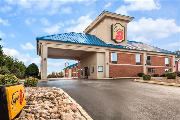 Super 8 Dandridge
