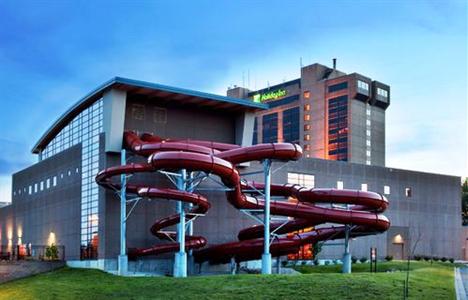 Holiday Inn Kansas City SE Waterpark