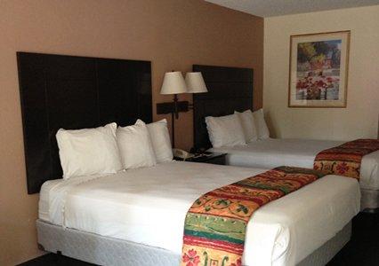Econo Lodge Inn & Suites Woodland