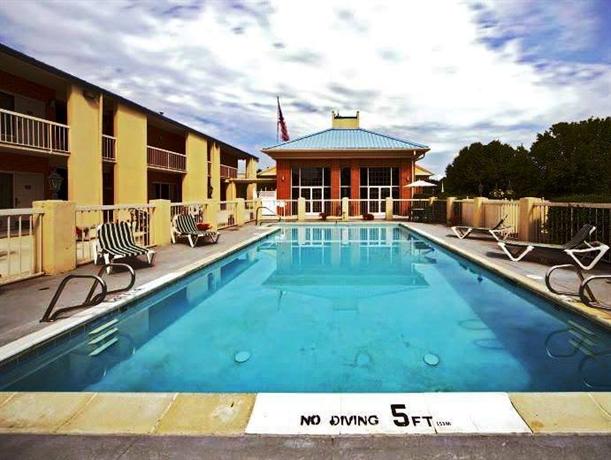Baymont Inn and Suites Warrenton