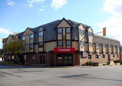 Econo Lodge Inn & Suites