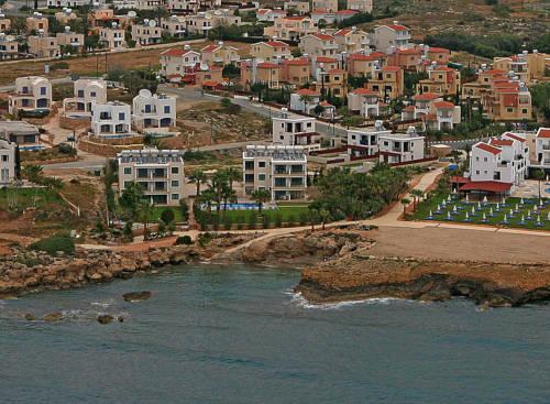 Rododafni Beach Holiday Apartments & Villas