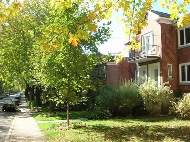 Homestay in Cote-des-Neiges-Notre-Dame-de-Grace near Spanish and Portuguese Synagogue of Montreal