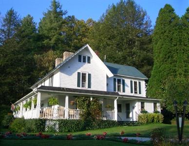Lovill House Inn - Bed and Breakfast
