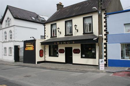 Ewings Bar and Accomodation