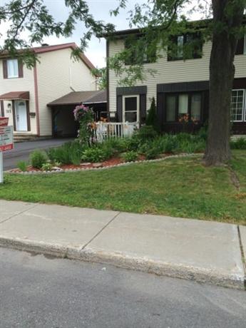 Homestay in Pointe Claire near Complexe Pointe-Claire