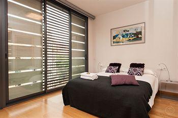 Sagrada Familia Area Pool Apartments