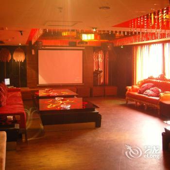 Royal Crown Grand Hotel
