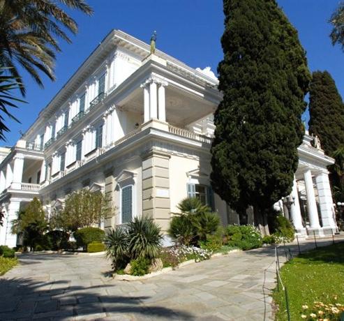 Passas Studios and Apartments