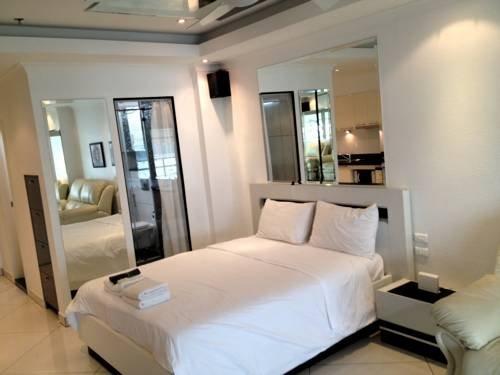 View Talay 6 Pattaya Beach Condominium by Honey